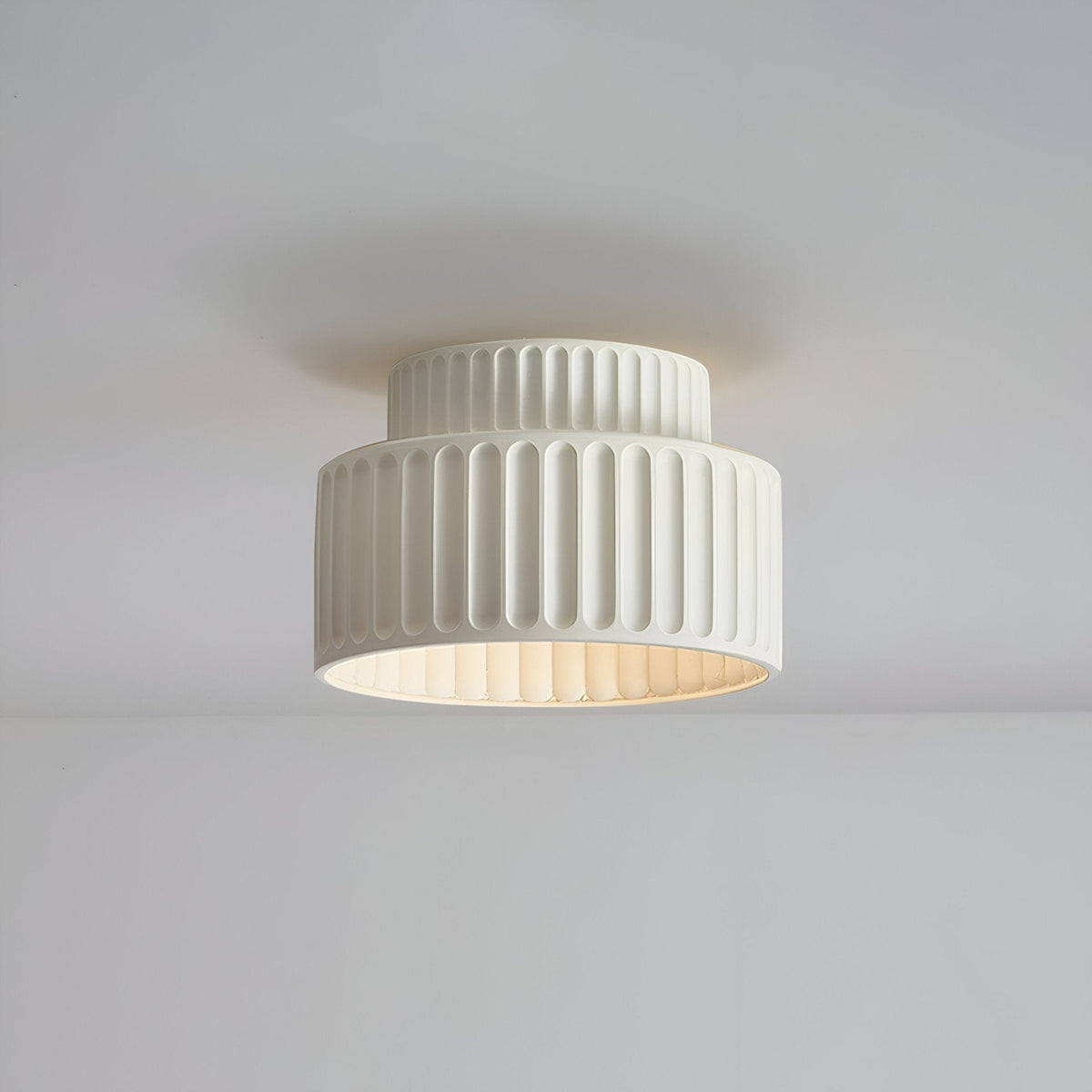 Ceiling light - Ribbed resin design - Timeless elegance for any room